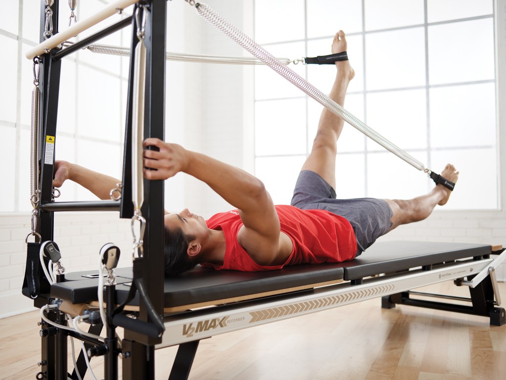 Pilates Übung auf Tower